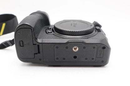 Nikon Z8 Mirrorless Camera 45.7MP Body Only, Shutter Count 5540 V.G. REFURBISHED