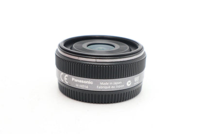Panasonic 14mm Pancake Lens F/2.5 G Wide Angle for Micro Four Thirds Good Cond.