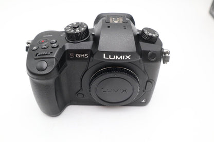 Panasonic DMC-GH5 Mirrorless Camera 20MP Body Only, Shutter 9015, VG REFURBISHED