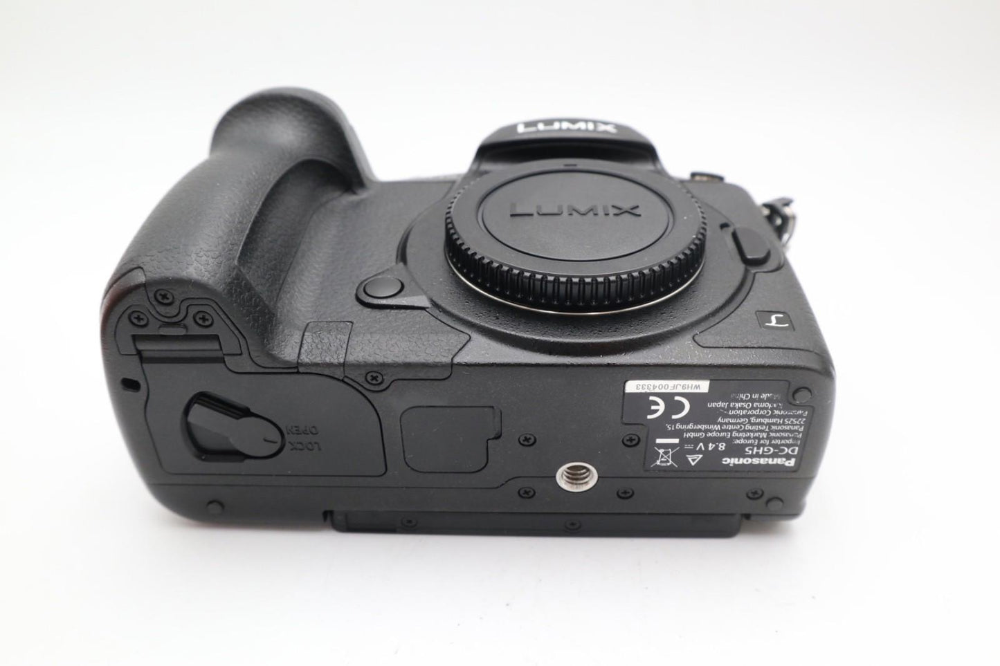 Panasonic DMC-GH5 Mirrorless Camera 20MP Body Only, Shutter 9015, VG REFURBISHED