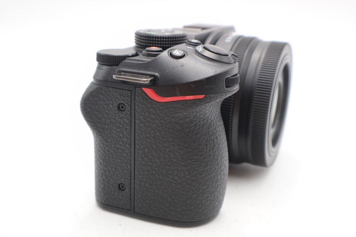 Nikon Z30 Mirrorless Camera 20.9MP with 16-50mm NIKKOR Z DX Shutter Count 212
