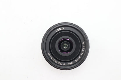 Panasonic 14mm Pancake Lens F/2.5 G Wide Angle for Micro Four Thirds Good Cond.